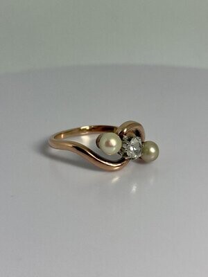 Cross over ring with pearls & diamond