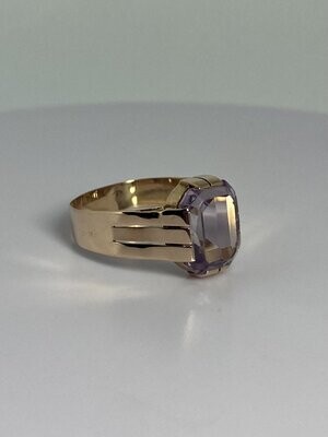 Ring with pink amethyst