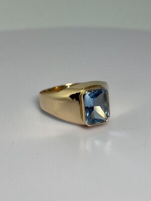 Ring with blue spinel