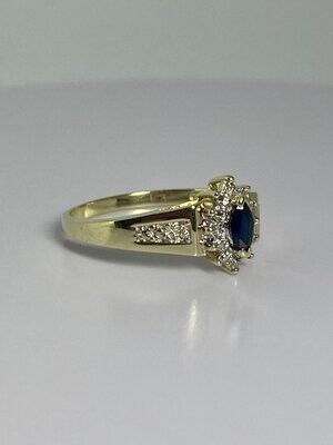 Vintage golden ring with sapphire