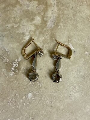Golden earrings with natural diamonds