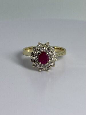 Entourage ring with ruby & brilliants