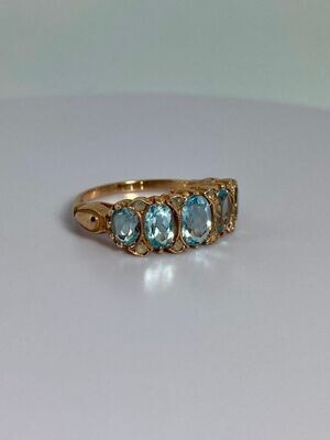 Gold ring with aquamarine & diamonds