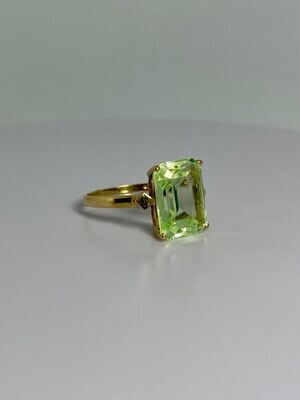 Gold ring with peridot