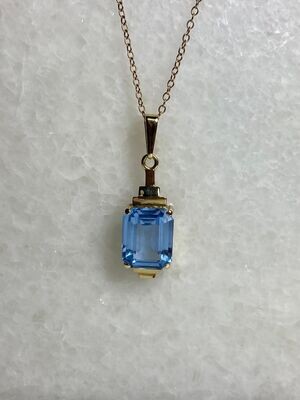 Pendant gold with aquamarine