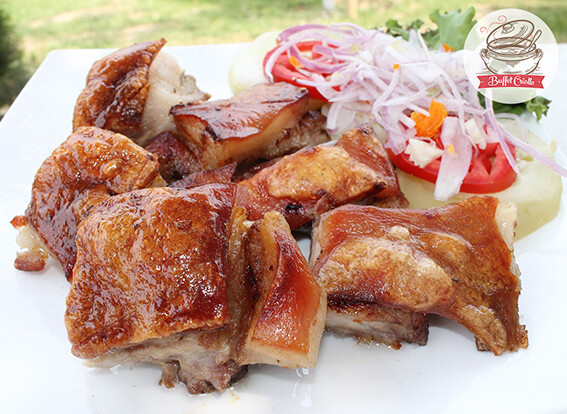 Chicharrón de chancho con camotito frito