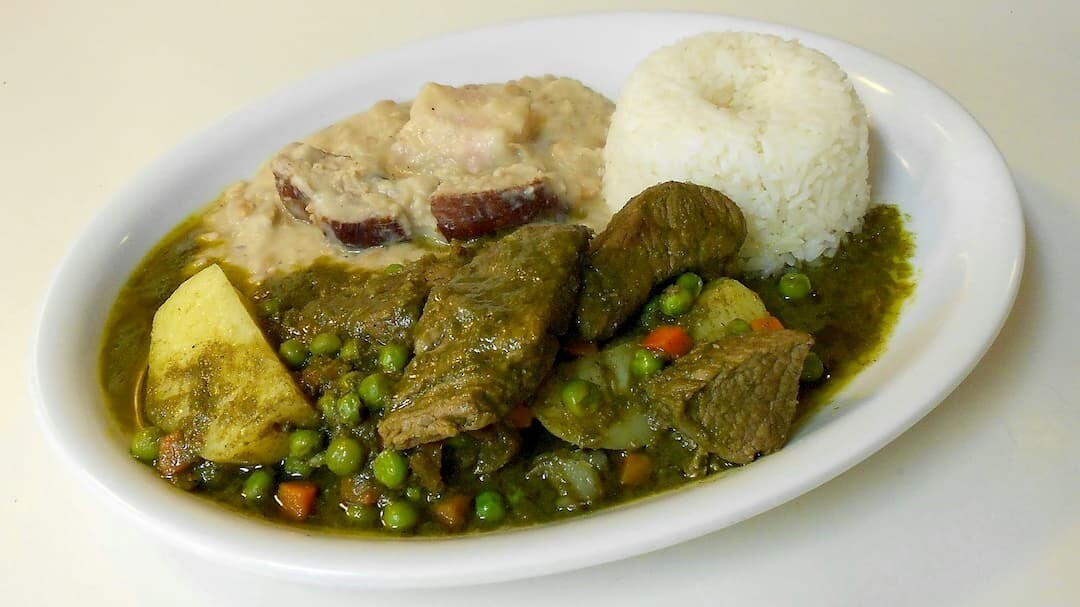 Seco de res con fréjol y arroz blanco