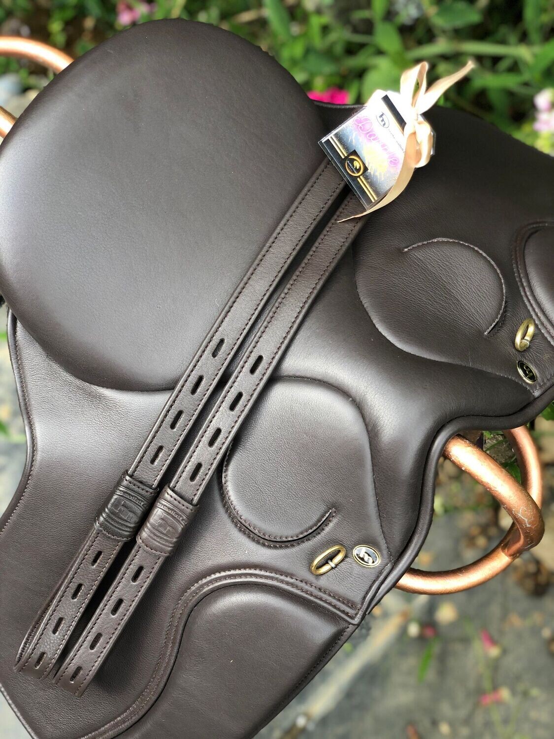LeMieux Vector Close Contact Stirrup Leathers in Black
