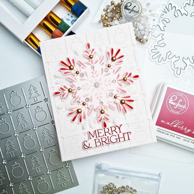 PinkFresh Studio - Magical Holiday Collection - Radiating Snowflake - Layered Stencil Set - 252824 - 1 pce