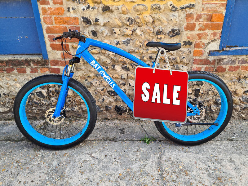 MEN&#39;S MARKED/SCRATCHED FAT ROAD TYRE BIKE, DAUB BLUE