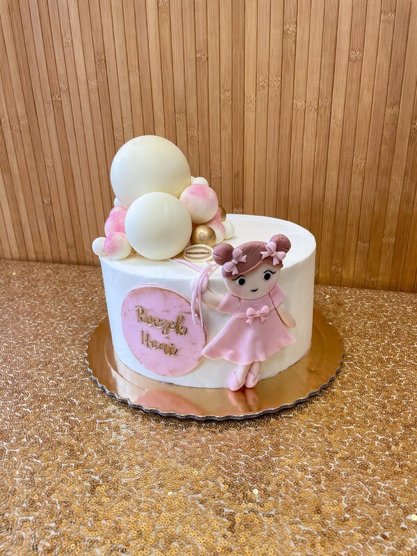 TORT Z DZIEWCZYNKĄ Z BALONIKAMI