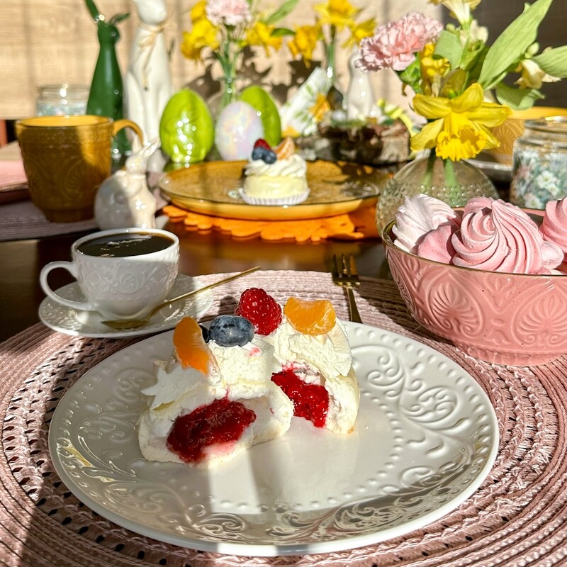 MAŁA BEZA PAVLOVA ZE ŚMIETANĄ I OWOCAMI /4 szt.