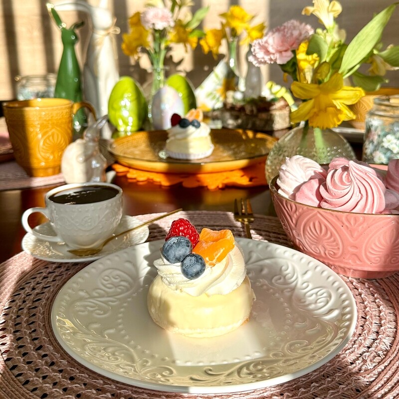 MAŁA BEZA PAVLOVA ZE ŚMIETANĄ I OWOCAMI /4 szt.