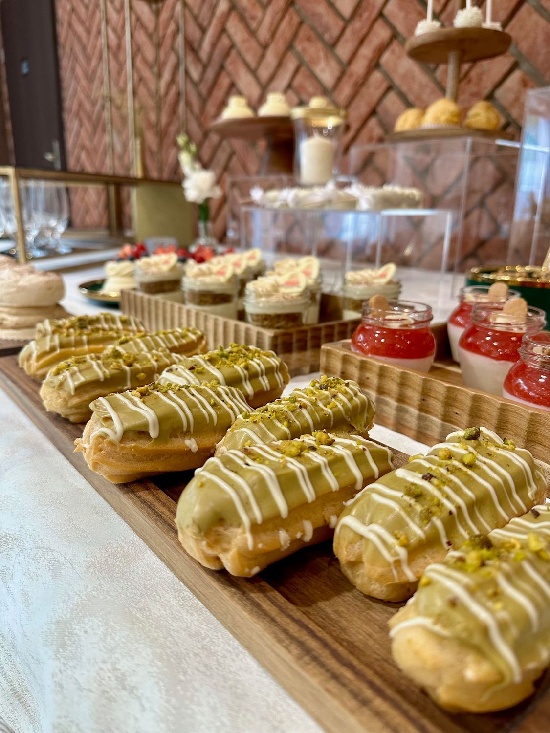 EKLER PISTACJOWY /8szt.