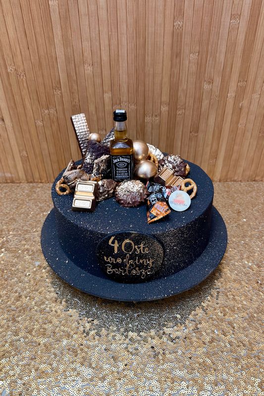 TORT URODZINOWY Z WHISKEY