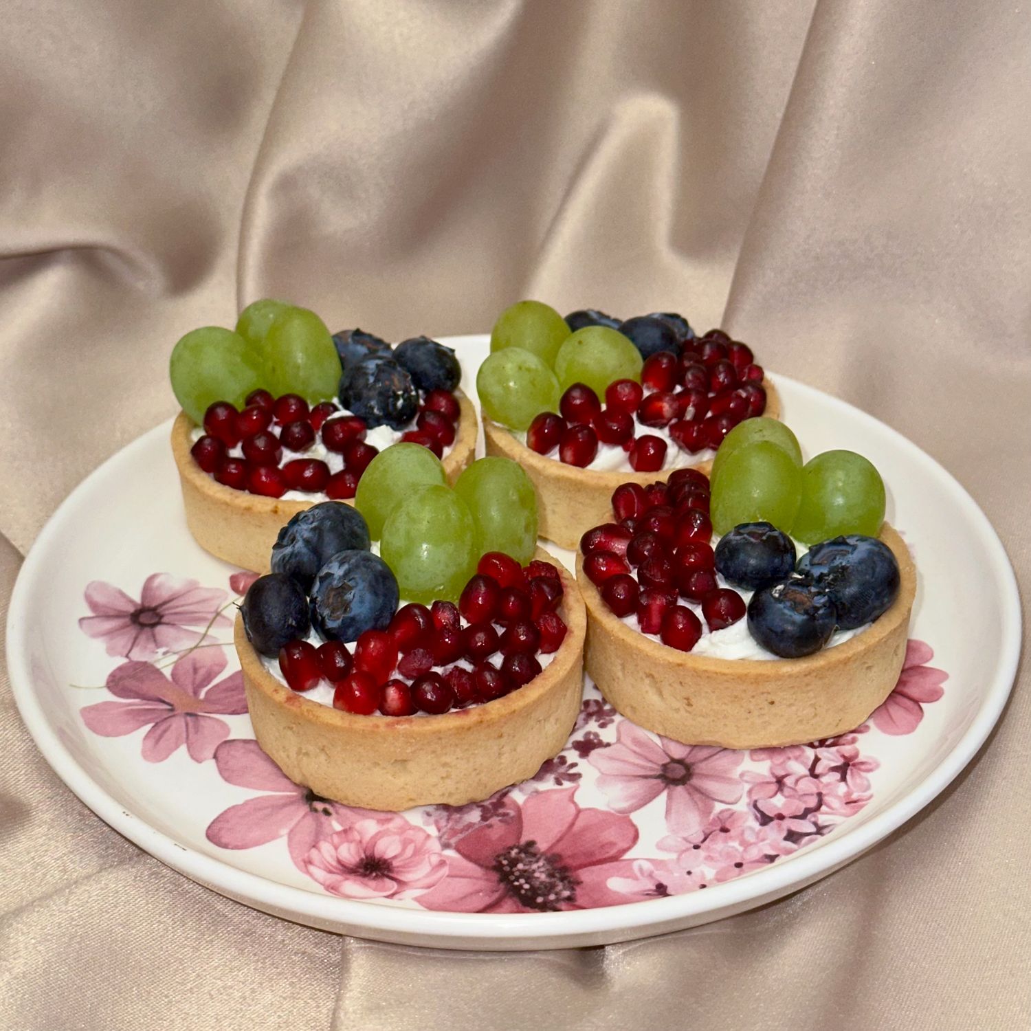 TARTA Z OWOCAMI /4 szt.