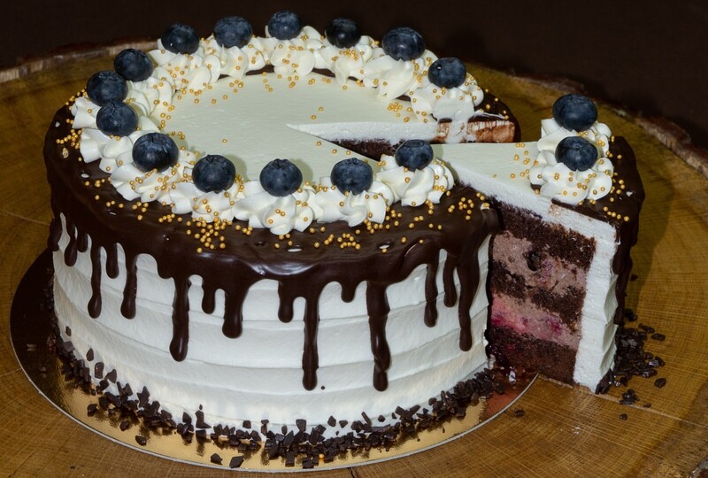 TORT - CIEMNY, GENACHE CZEKOLADOWY, OWOCE LEŚNE