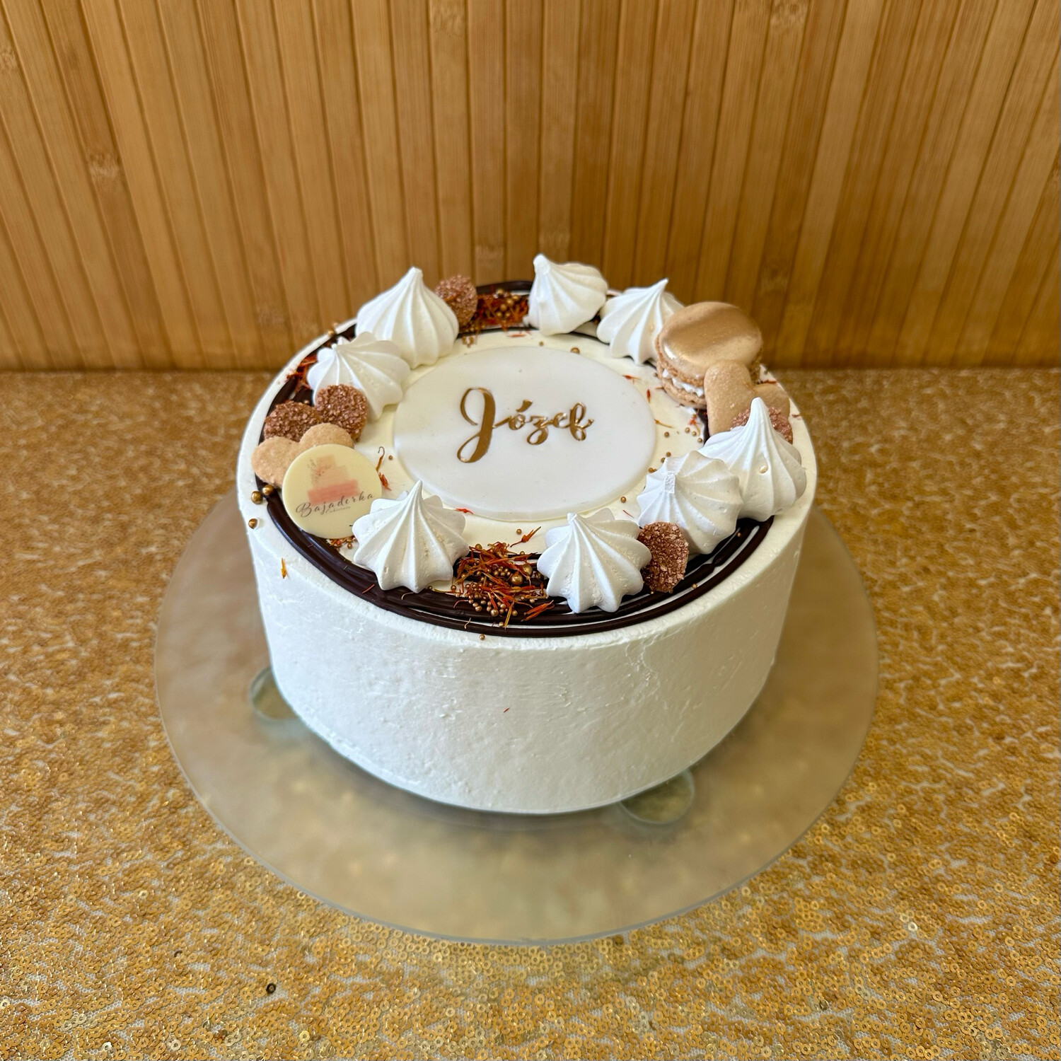 TORT CZEKOLADOWY - CIEMNY, KREM CZEKOLADOWY, OWOCE LEŚNE