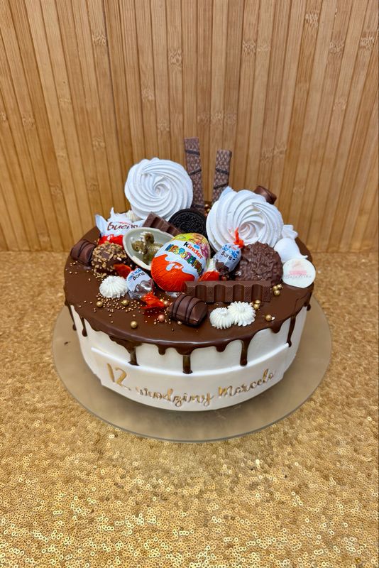 TORT URODZINOWY KINDER