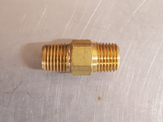 Regulator Coupler / Hex Nipple RHT to LHT