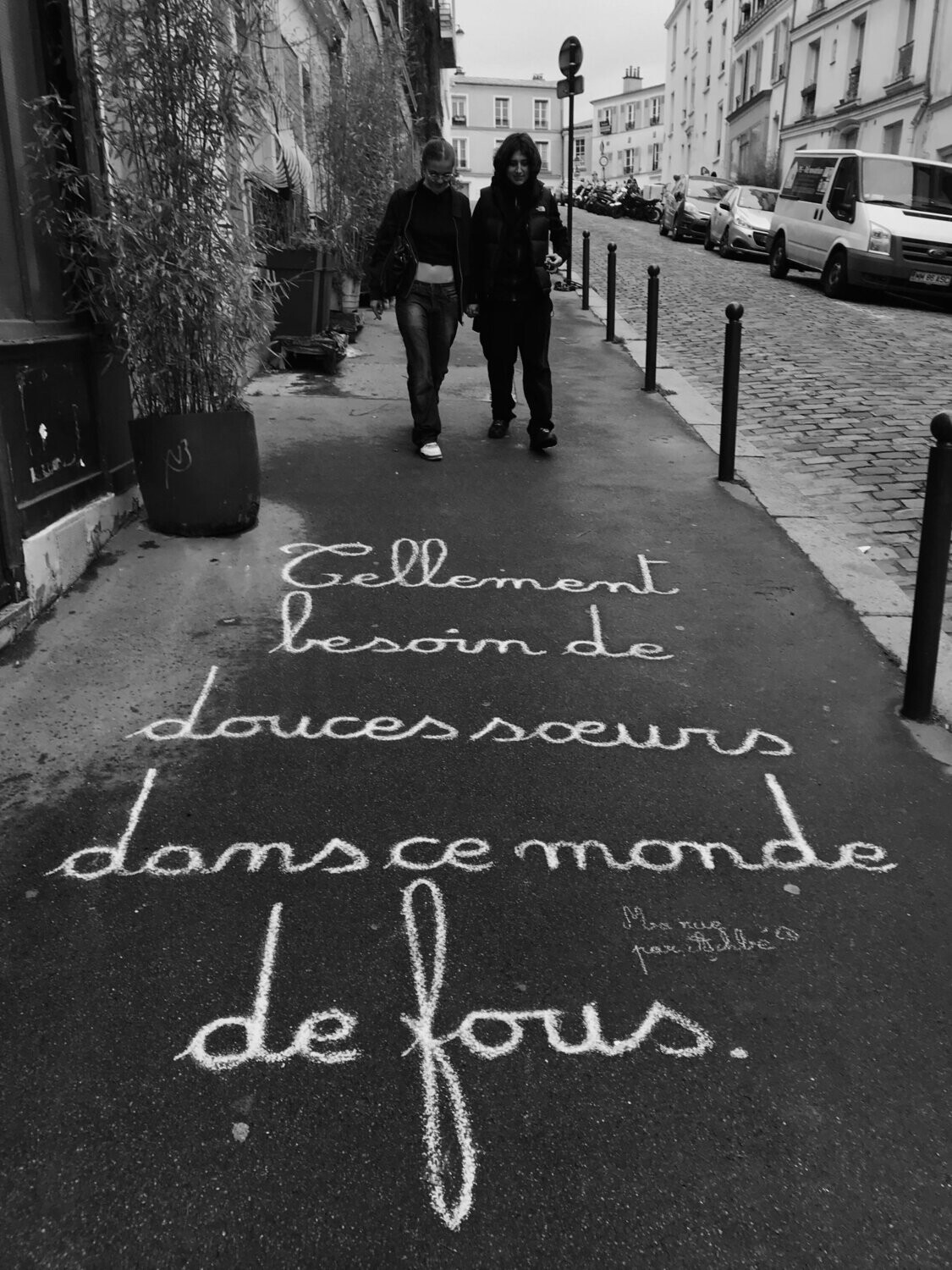 Tellement besoin de douces sœurs dans ce monde de fous - 37,5 X 50 cm limité à 15 exemplaires