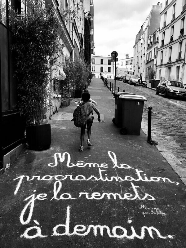 Même la procrastination, je la remets à demain - 28,5 X 38 cm limité à 2 exemplaires Même la procrastination, je la remets à demain - 28,5 X 38 cm limité à 2 exemplaires