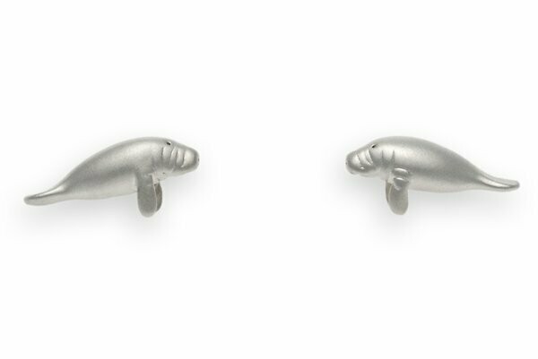 Pendientes de botón de manatí Pendientes de botón de manatí