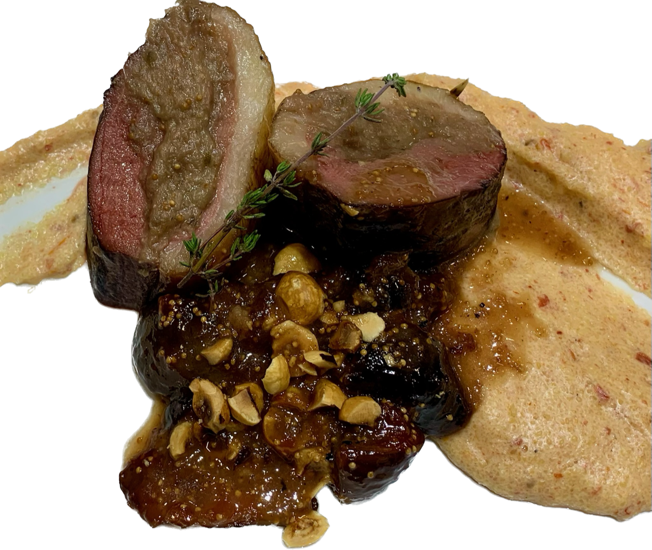 Magret de canard cuit fumé farci aux figues, polenta crémeuse