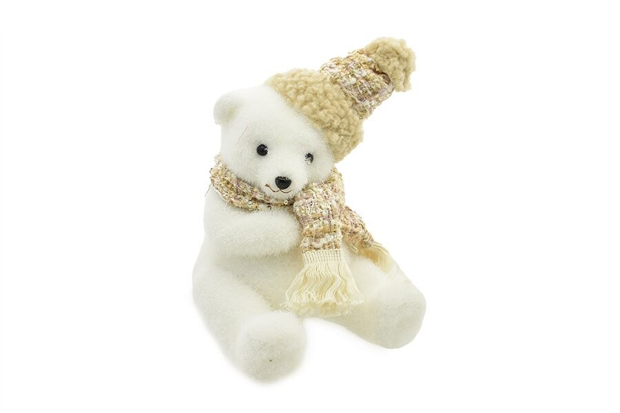 ORSO CON SCIARPA E CAPELLO SEDUTO