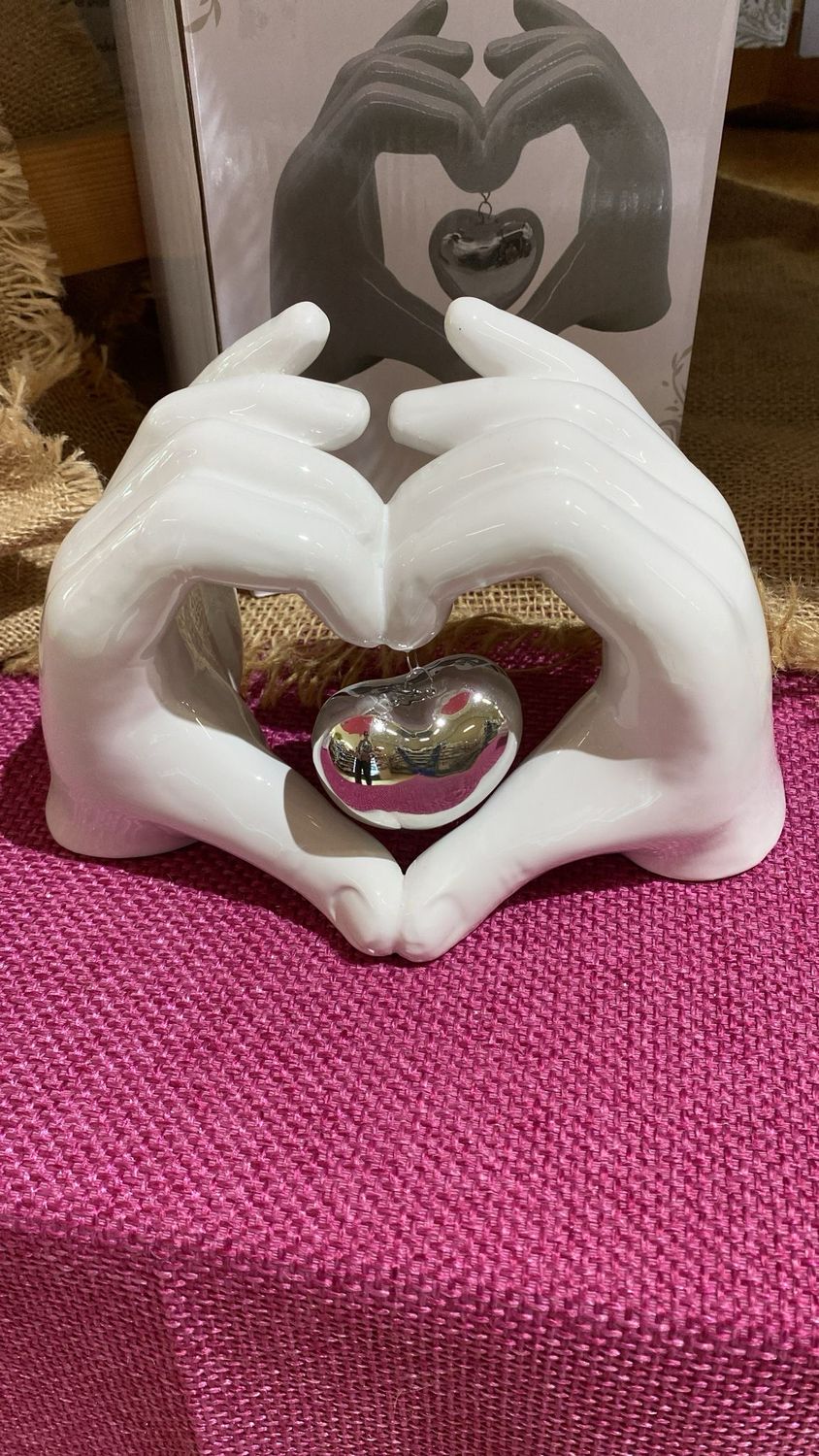 DUE MANI CON CUORE ARGENTO