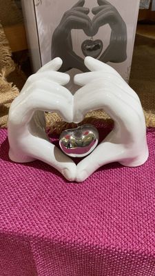 DUE MANI CON CUORE ARGENTO