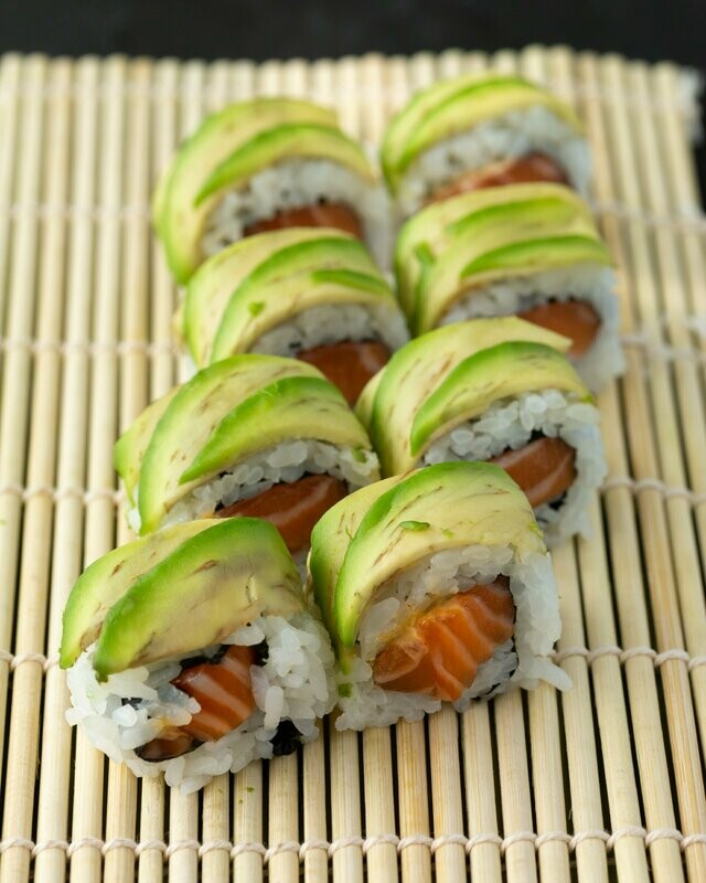 Uramaki  Spicy Salmon con avocado - 8 pz