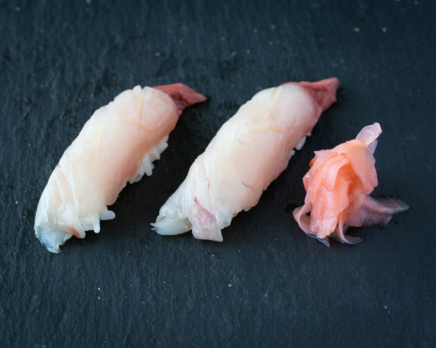 Nigiri ricciola - 2 pz