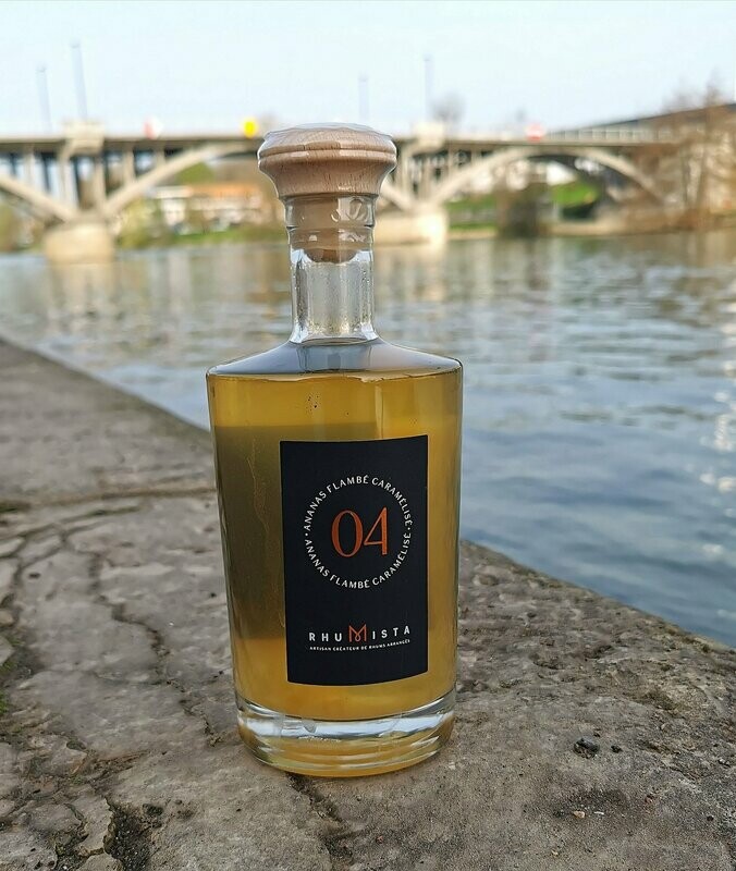 04 - RhuMista ananas Victoria flambés et caramélisés - 50CL 36°
