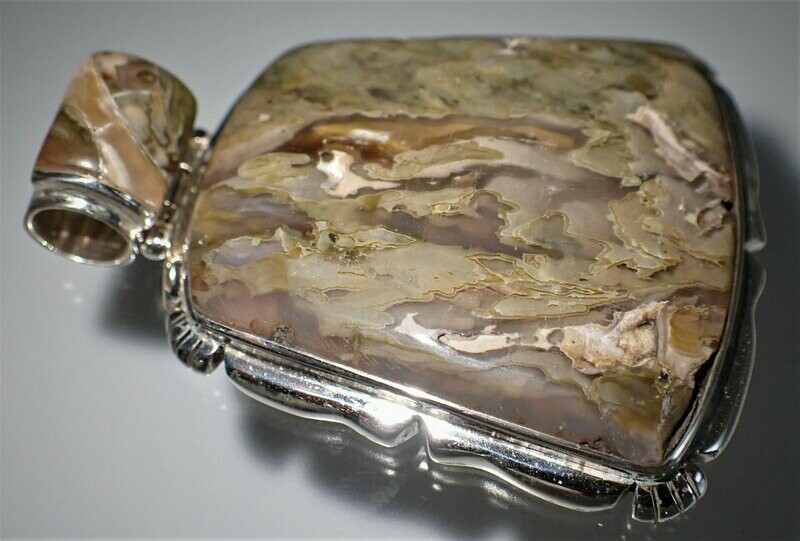 Bull Canyon Agate Pendants