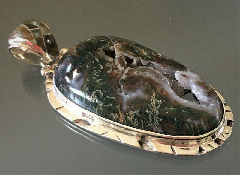 Bull Canyon Agate Pendant