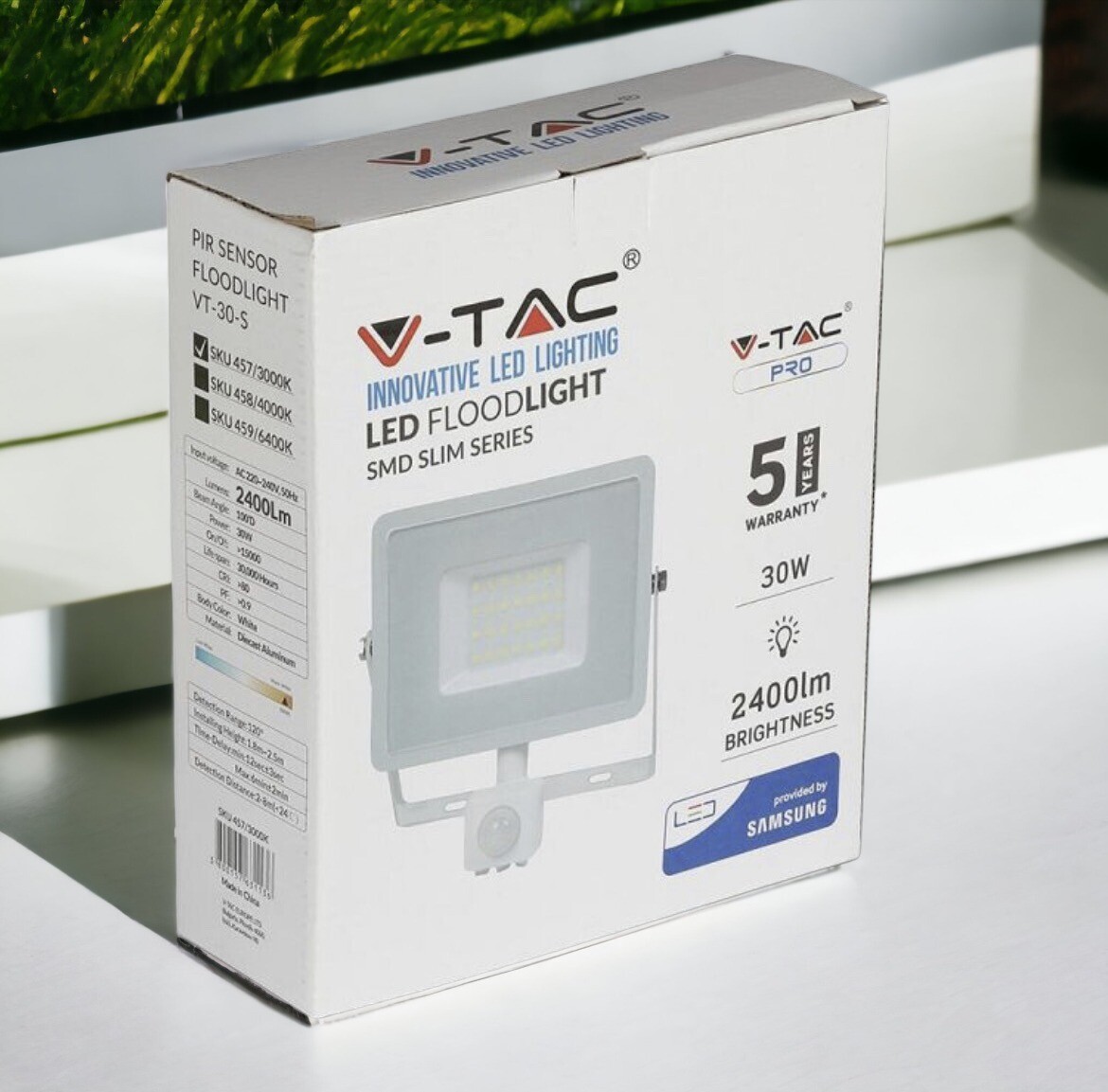 Faro a LED V-Tac con Sensore Slim: Efficienza Energetica e Sicurezza per l'Illuminazione Esterna.