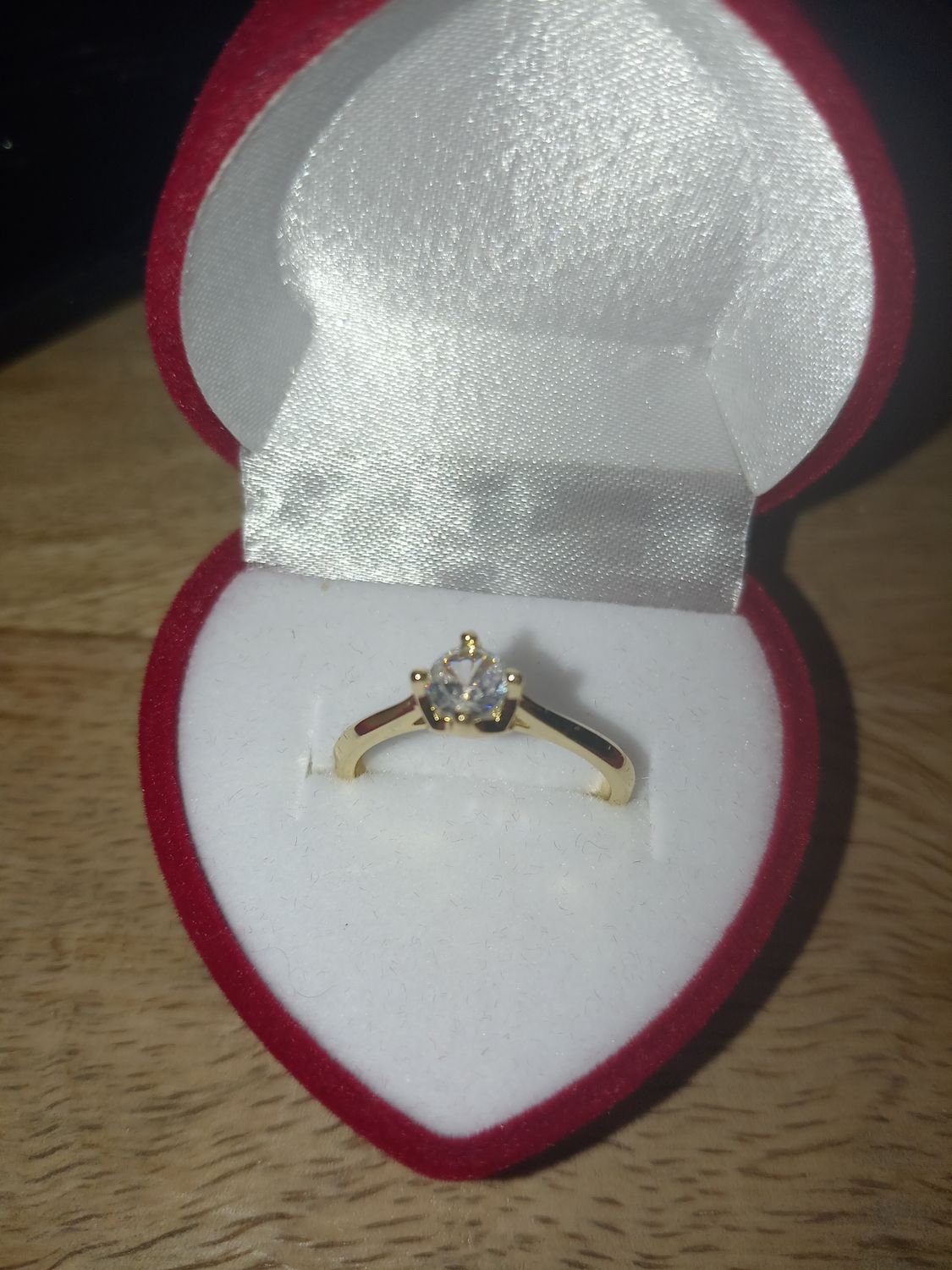 Anello brillante dorato