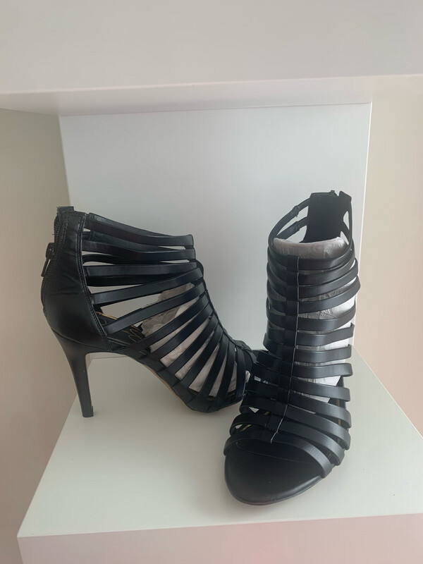 Black Jessica Simpson 6.5