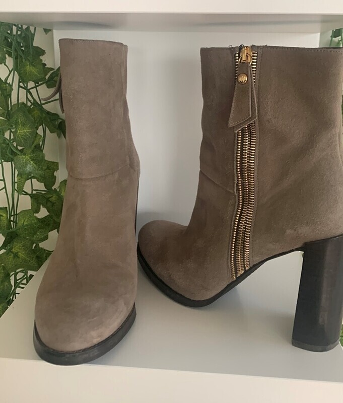 Brown Boots 9