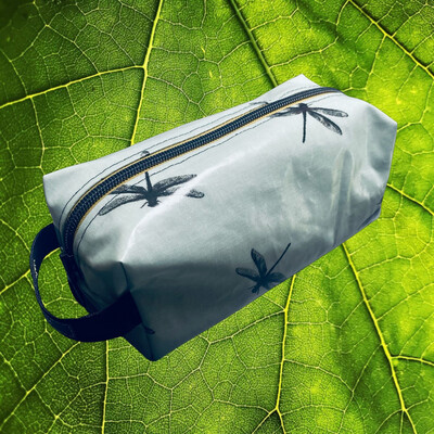 Case M Wachstuch Dragonfly