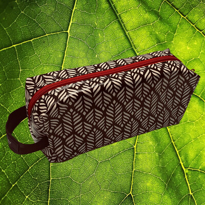Case L Wachstuch Leaves Black/White