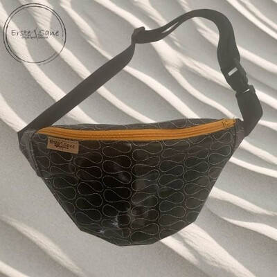 Belly Bag Wachstuch Waves Black/White