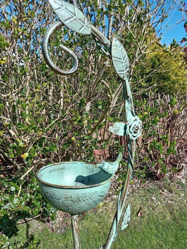 Ornate Bird  Bath on Stake