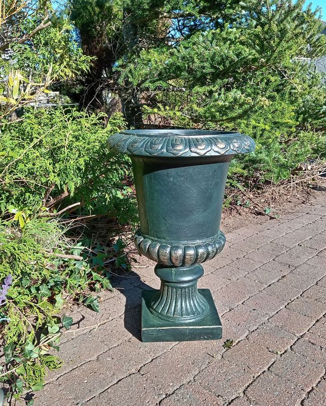 Taro XL Planter