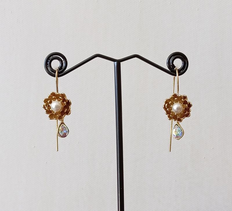 Shiny Petal Earrings