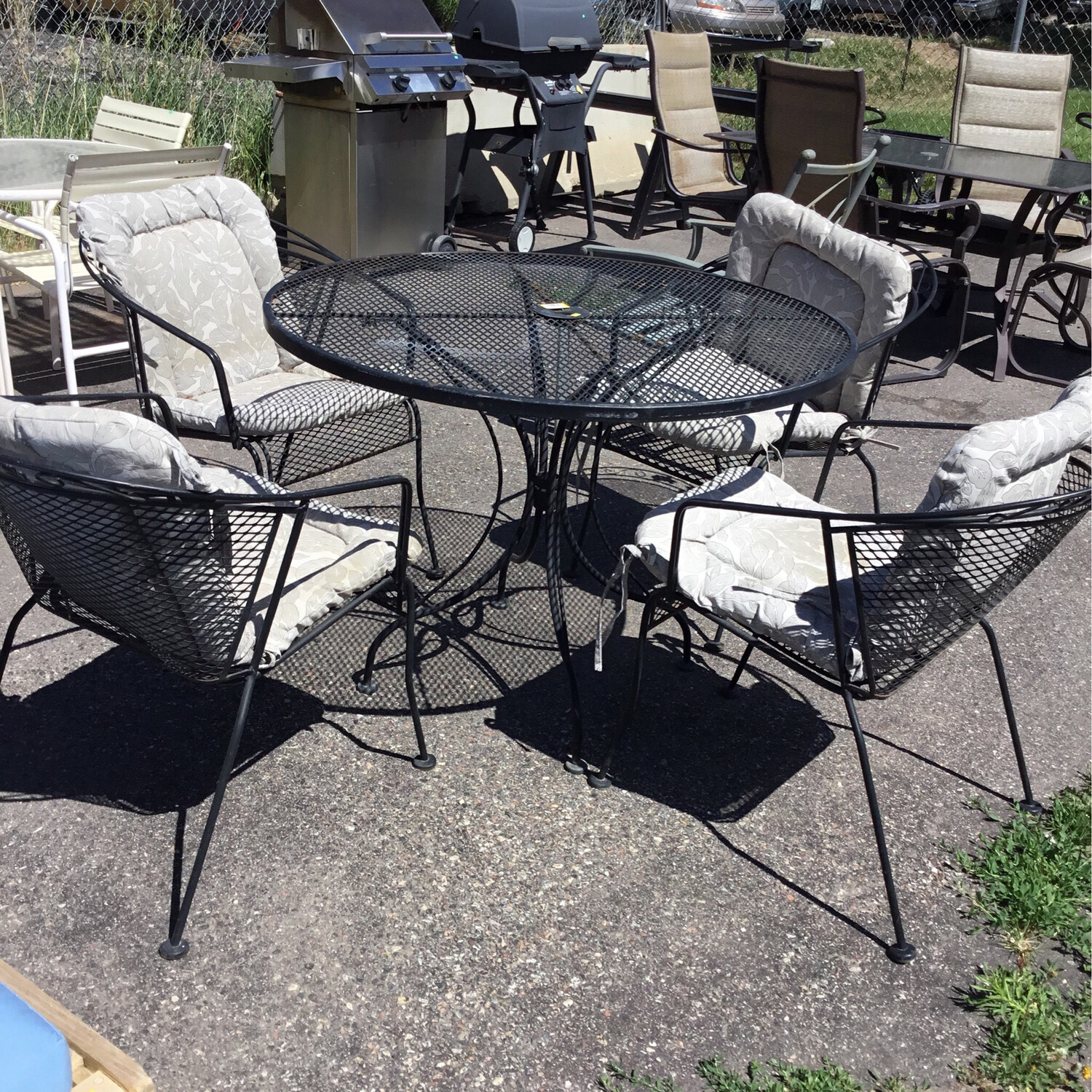 Wrought Iron Outdoor Patio Table Set w/ 4 Chairs 