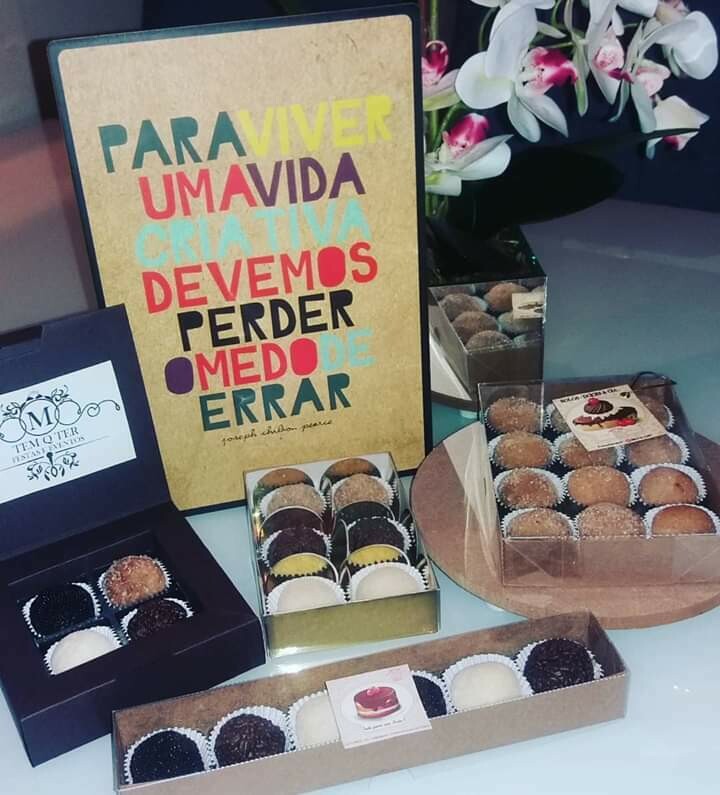 Caixa com 12 doces