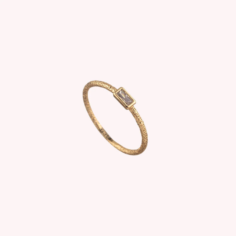 Anillo Fino CLEOPATR / Cristal Oro