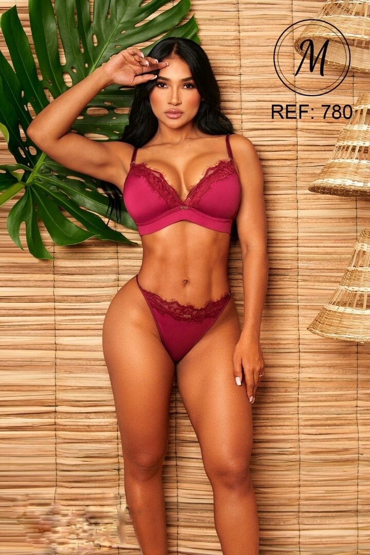 Juego bralette e hilo